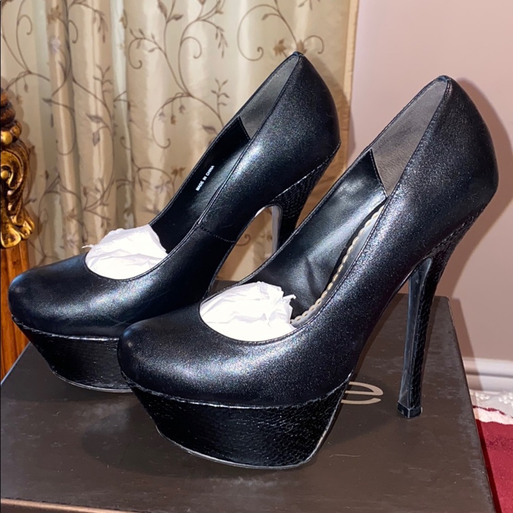 Bebe Nadine size 7